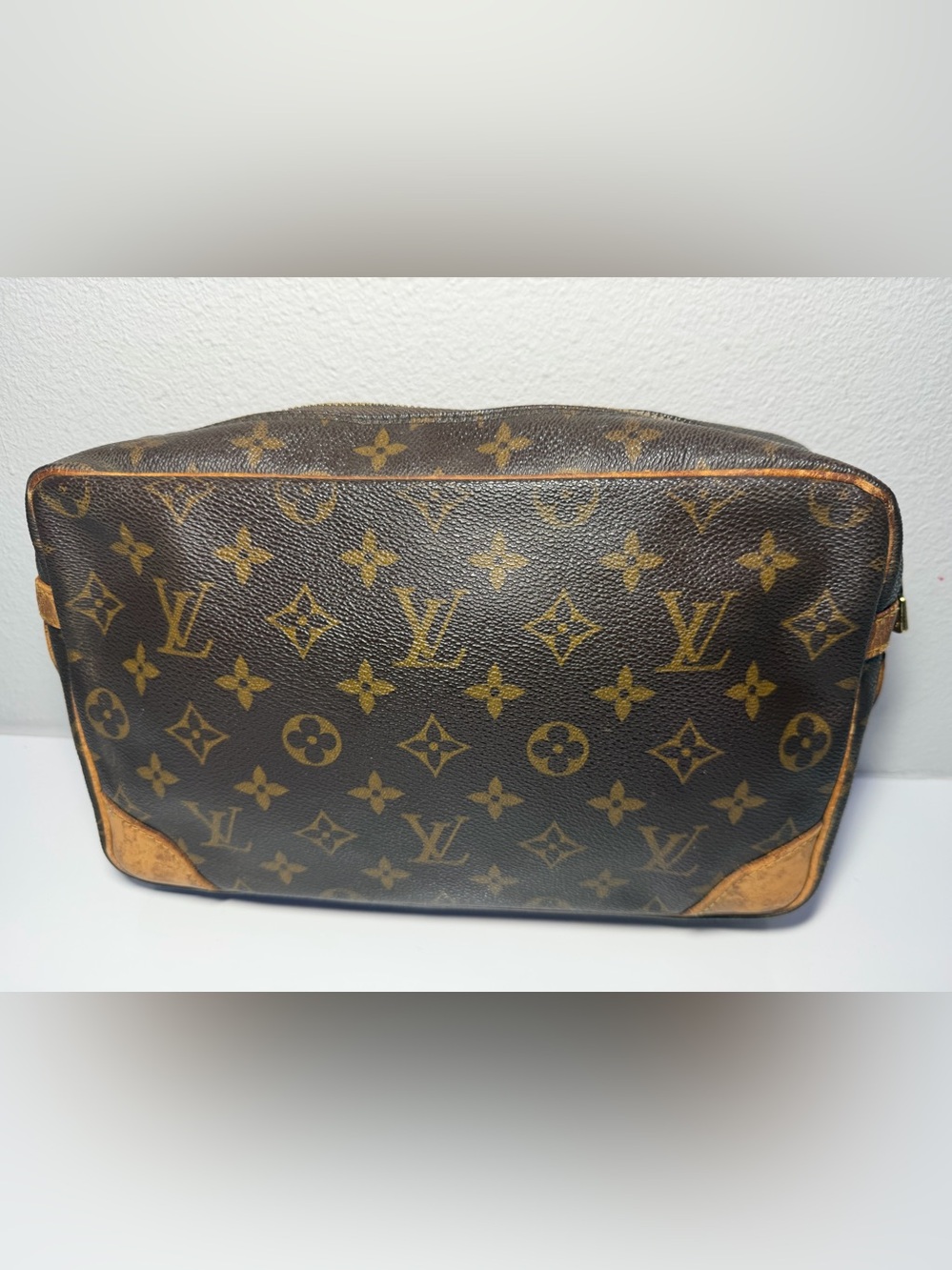 VINTAGE Louis Vuitton Monogram Canvas Clutch in Brown and Tan - Picture 2 of 16